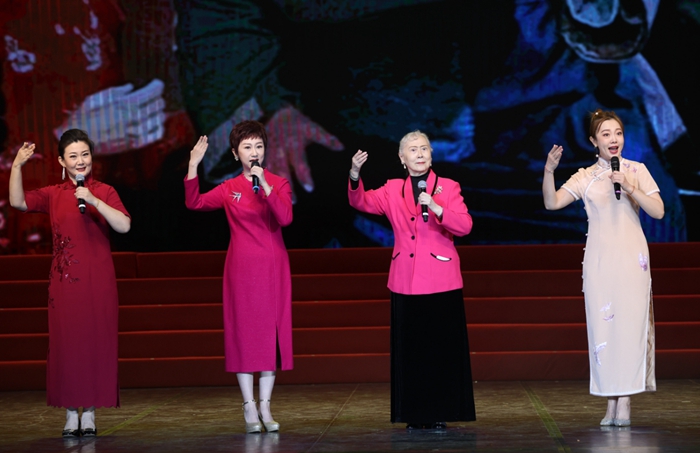 1697893515514402.jpg 現代京劇《紅(hóng)燈記》選段.jpg